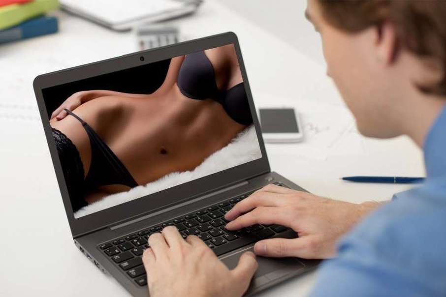 Real People At Work Porn - Watching porn at work | Porn Dude â€“ Blog