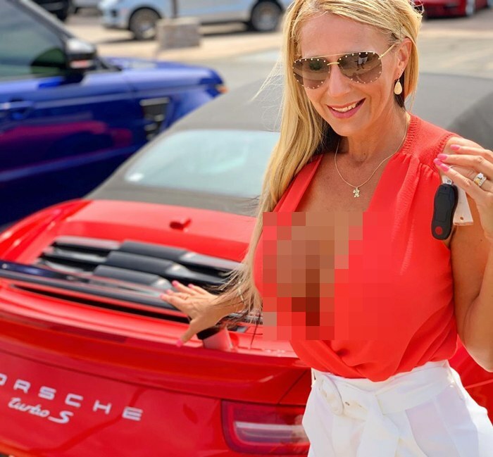 Interviewing the ass of the century – my convo with Ainslee Divine 8 Divine4 blurred tmp